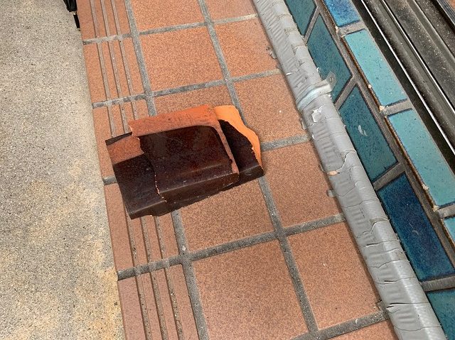 ずれ落ちたのし瓦